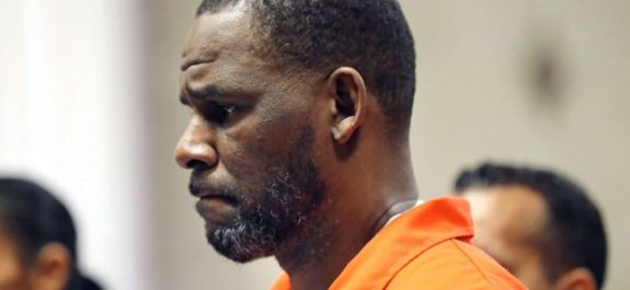 R. Kelly tendrá que comunicar que es un agresor sexual y tomará terapia