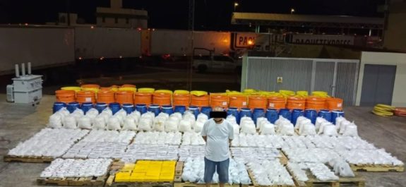 Aseguran tractocamión con más de 1.7 toneladas de drogas en Sonora