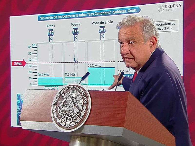 Espera López Obrador que en horas, buzos y rescatistas salven a mineros