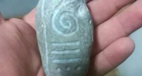 Hallan-piedra-con-grabados-en-rio-de-Tamaulipas