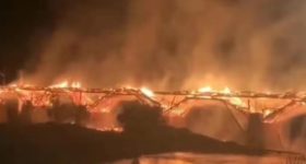 Incendio destruye el 'Puente de la Paz Universal', de 900 años, en China