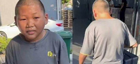 Hombre chino no consigue trabajo por parecer un niño