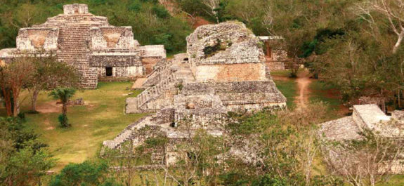 Acropolis-de-la-zona-arqueologica-Ek-Balam