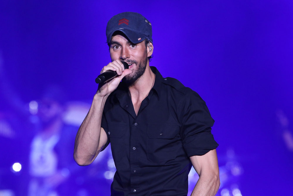 Enrique Iglesias surrenders to his fans in Las Vegas American Chronicles