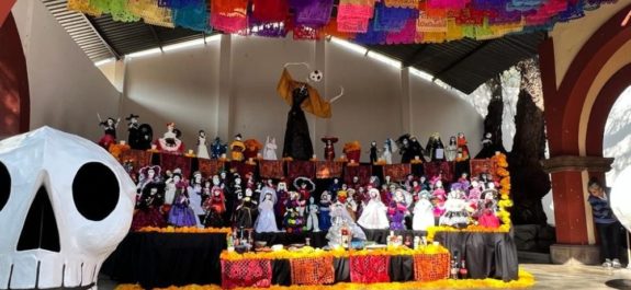 DIF-de-Villa-de-Pozos-presenta-ofrenda-monumental-de-Dia-de-Muertos