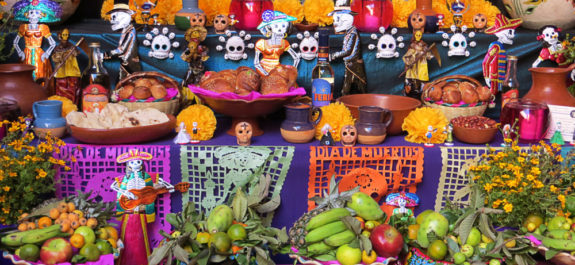 Dia-de-Muertos-altar