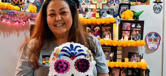 Gracias-a-Mama-Coco-en-Hawaii-celebran-ya-el-Dia-de-Muertos