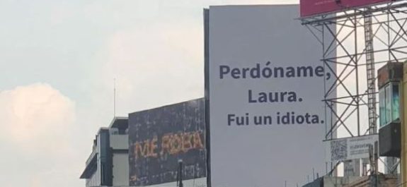 Llena-la-CDMX-con-mensajes-de-disculpas-para-que-su-novia-lo-perdone