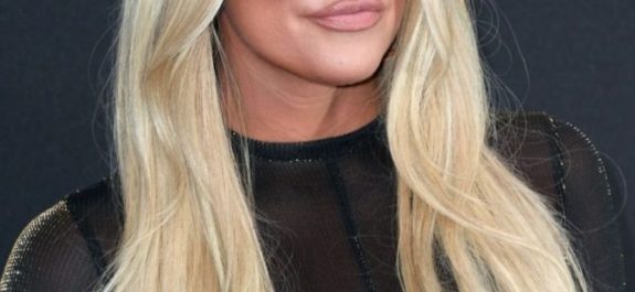 khloe-kardashian-tumor-cara