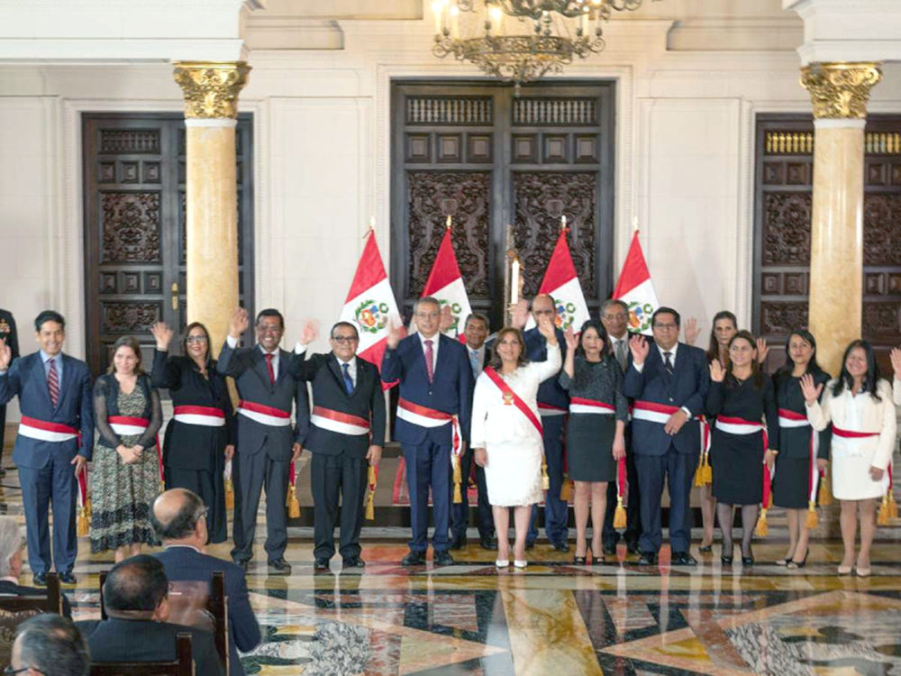 Dina Boluarte Toma Juramento A Su Nuevo Gabinete En El Gobierno De Perú El Heraldo De San Luis