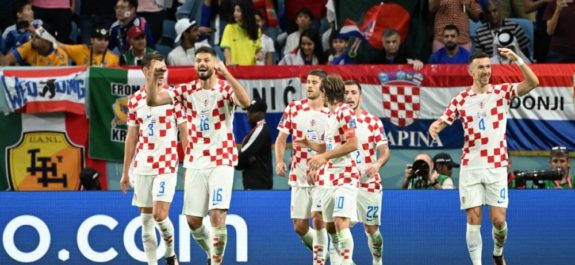 Croacia vence