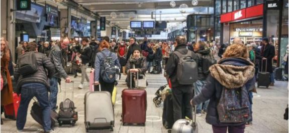 En París detienen a dos personas que amenazarón con explotar estación de tren