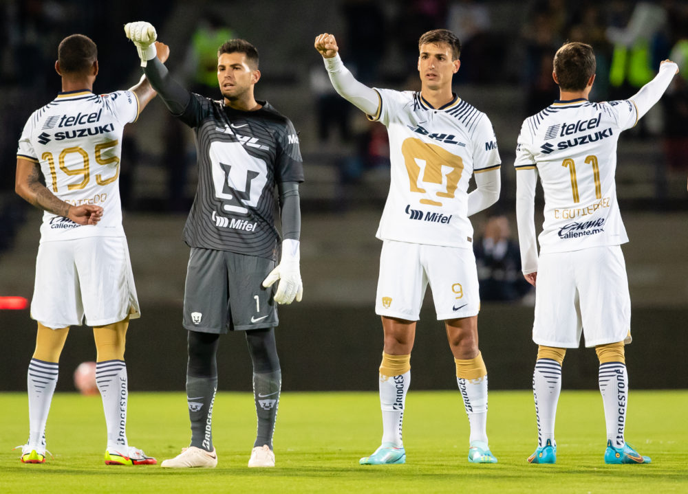 Uniforme de pumas online dorado