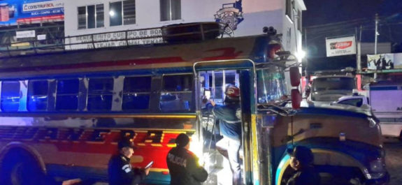 En Guatemala, asalto armado de autobús en carretera deja 3 muertos y dos heridos