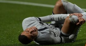 Kylian Mbappé en el partido vs Montpellier fallo dos penales y salió lesionado