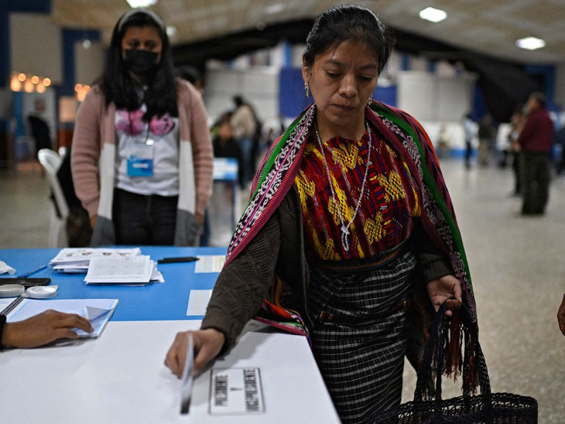 Guatemaltecos votan