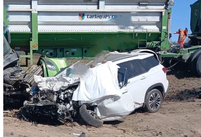 Chocan Tráiler Y Camioneta; 2 Muertos, Tres Lesionados – El Heraldo De ...