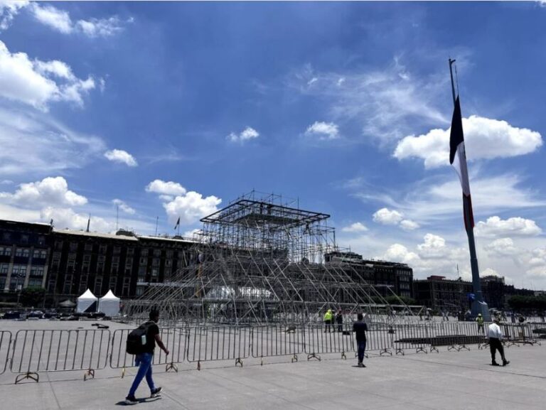 Construyen En El Zócalo Réplica De Pirámide De Kukulcan – El Heraldo De 