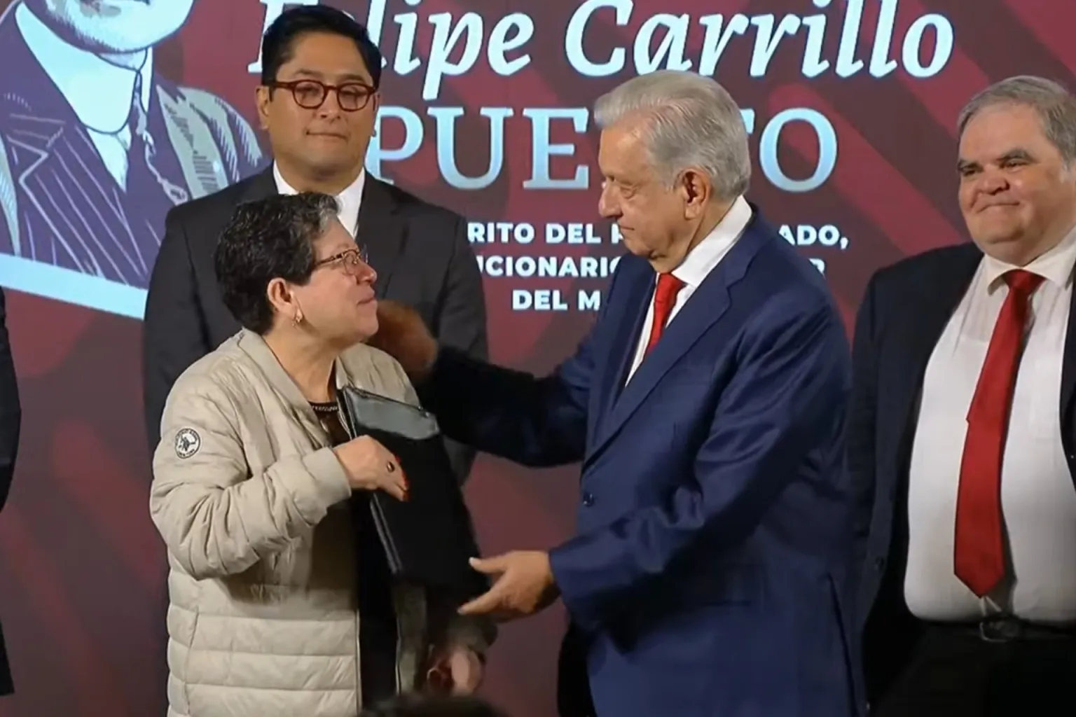 Amlo Entrega Primeros Complementos Del Fondo De Pensiones Para El Bienestar El Heraldo De San 2404