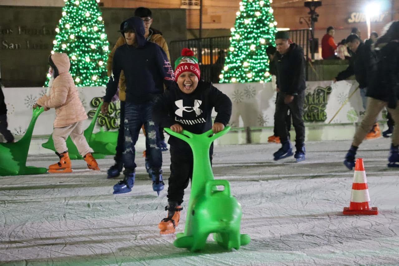 Miles De Familias Disfrutan La Pista De Hielo En Fundadores – El 