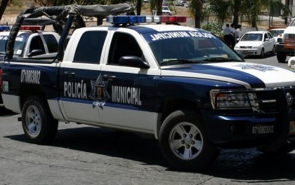 Encuentra la Policía Municipal auto robado en Valle Dorado