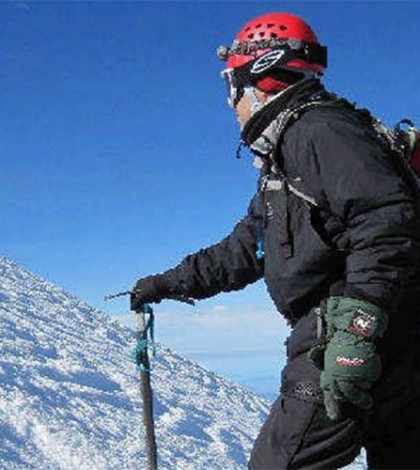 Asiste SRE a alpinista sobreviviente de avalancha en Perú
