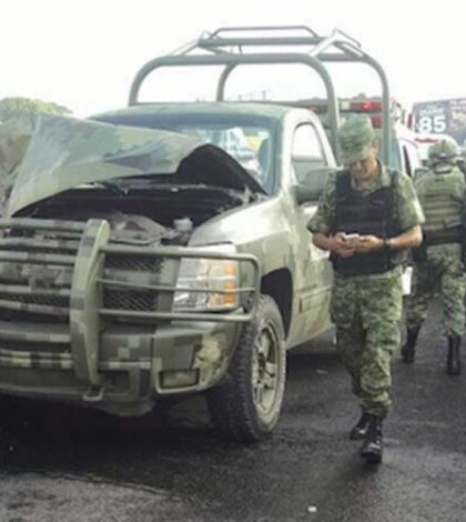 Choca convoy militar en Cuernavaca; hay siete soldados lesionados
