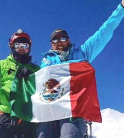 Llegan cuerpos de alpinistas mexicanos fallecidos en Perú