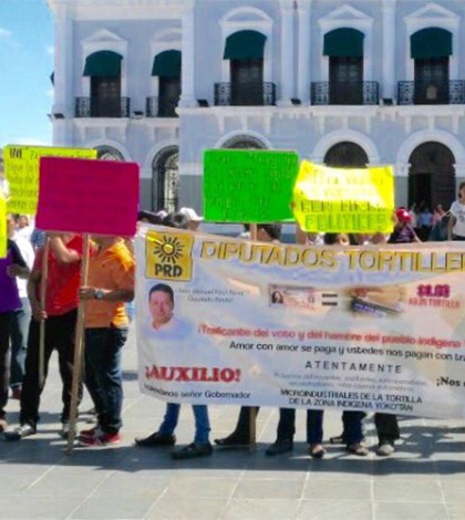 Tortilleros marchan contra ‘tortibonos’; PRD culpa a Morena