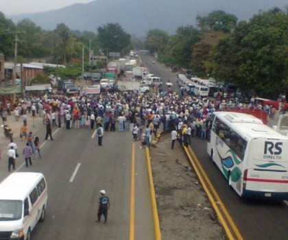 CNTE mantiene bloqueos  carreteros en Oaxaca y Chiapas