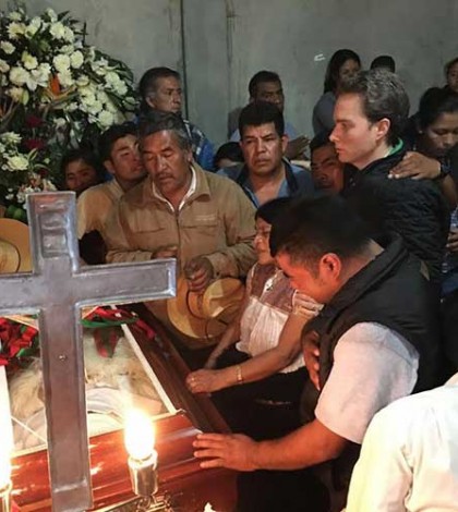 Acude Manuel Velasco al funeral del alcalde de San Juan Chamula