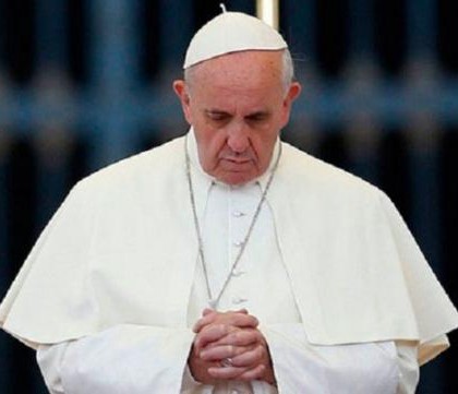 Papa, afectado por asesinato de sacerdote en Normandía