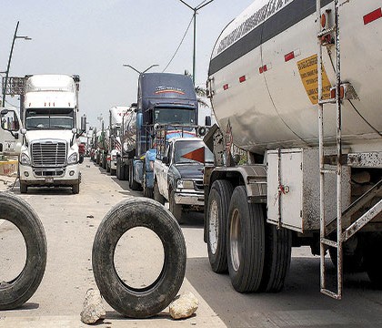 Intensifica la CNTE bloqueos carreteros en Oaxaca