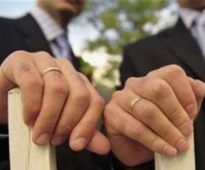 Pide la Iglesia realizar un examen de conciencia antes de aprobar los matrimonios gay