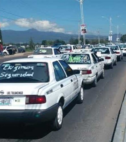 Taxistas de Tulancingo marchan ante ola de robos y homicidios