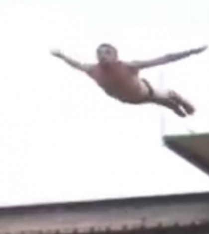 VIDEO: Clavadista muere en competencia por saltar desde 20 metros de altura