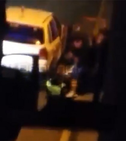 VIDEO: Policías golpean a automovilista al ritmo de reguetón