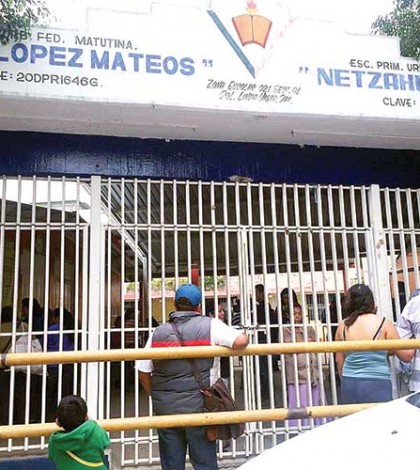 Padres se confrontan por el regreso a clases; división en escuela de Oaxaca