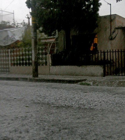 Policía Vial de Guadalajara apoya a población tras lluvia