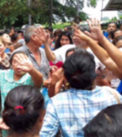 Padres rompen candado y corren a maestros de la CNTE en Chiapas