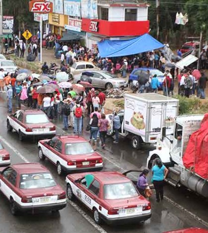 Activa la CNTE bloqueos carreteros en Oaxaca y Chiapas