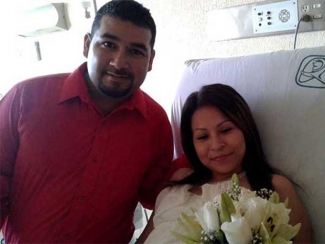 Mujer con cáncer terminal cumple su sueño de casarse