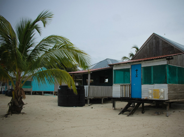 Evacúan comunidades de Quintana Roo por ‘Earl’