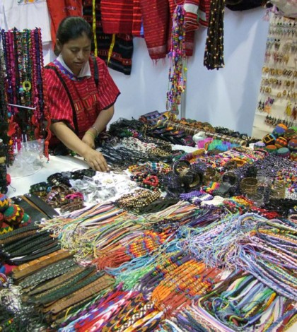 Participan 250 productores de artesanías de las 4 regiones del estado den la Fenapo