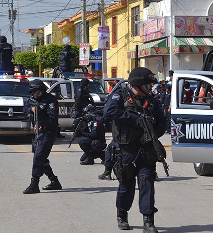 Buscan otorgar mayor equipamiento  y armamento a policías municipales