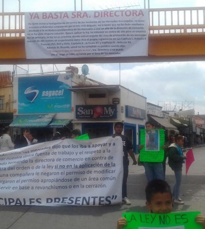 Locatarios del República e Hidalgo bloquearon esta mañana la avenida Reforma (Fotogalería)