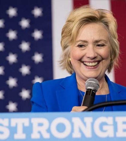 Clinton corteja voto hispano con dos nuevos mensajes en español