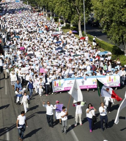Marchan miles en 70 ciudades y localidades del país en contra del matrimonio igualitario