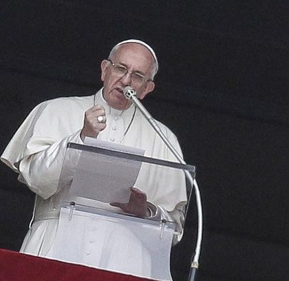 Solución al conflicto en Siria e  Irak está en manos del hombre: Papa