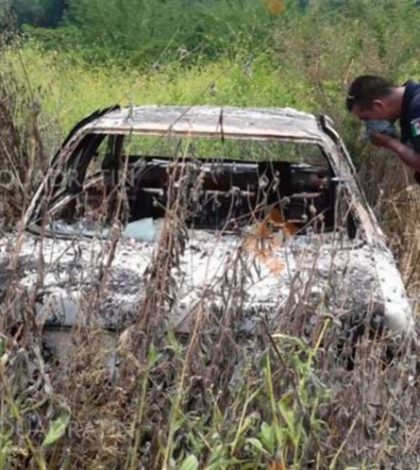 Encuentran cuerpos calcinados dentro coche abandonado en Apatzingán